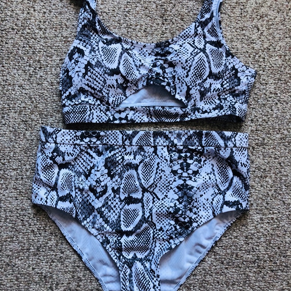 Shein High Rise Bikini. Size S. New.